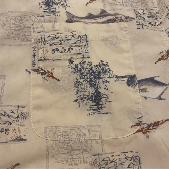 *SOLD* Columbia XL fish and fly print eggshell color button down - Picture 4 of 7